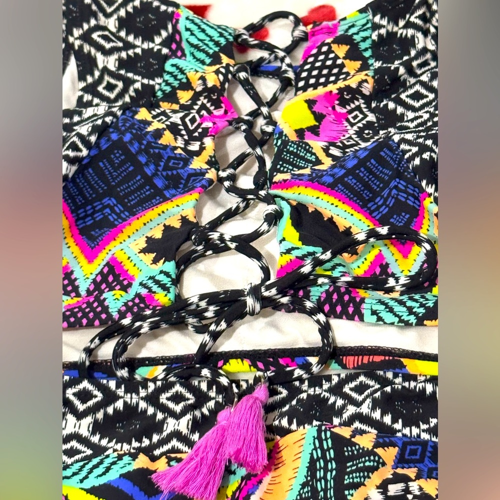 No Boundaries Multicolor Tribal Bikini Size large! Excellent condition! - Picture 7 of 8